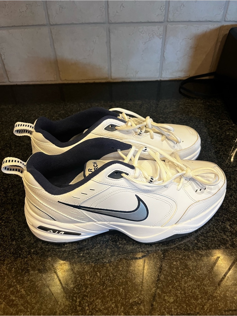 Nike Men's White and Navy Air-Cushion Training Sneakers